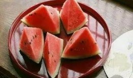 吃瓜是长肉吗,吃瓜真的会让人长肉吗？揭秘瓜果热量与体重关系