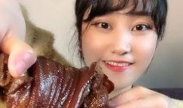 吃瓜吃的嘴角痛