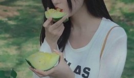 中国美女吃瓜