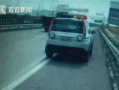 民警蹲路边吃瓜视频,意外走红网络