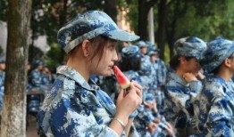 带你吃瓜军训视频,带你吃瓜围观新生军训趣事