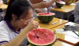 宜兴高中老师吃瓜,揭秘校园生活趣闻