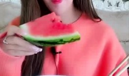 徽州姑娘吃瓜事件,地域文化碰撞下的网络现象解析