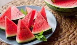 海南吃瓜还放盐,吃瓜不忘放盐，独特风味体验