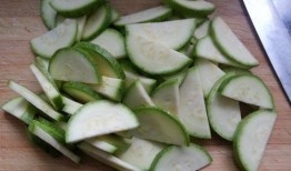 葫芦瓜怎么煎着吃,家常煎瓜新体验