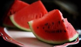 两次吃瓜,两次吃瓜背后的故事揭秘