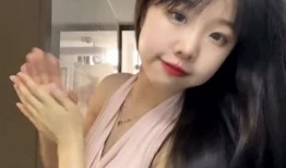 吃瓜姐妹享受时光,姐妹时光的美好瞬间