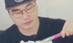 豪放哥吃哈密瓜,尽享夏日清凉时光