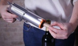 吃瓜小熊手枪酒视频,揭秘酒品背后的趣味故事