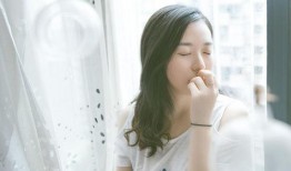 吃瓜女生高清壁纸,高清壁纸中的吃瓜女生风情