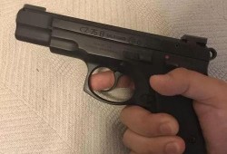 吃瓜小熊手枪酒视频,揭秘酒品背后的趣味故事