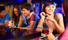 酒吧吃瓜女dj,揭秘吃瓜女DJ的夜生活传奇