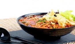 哈密瓜吃螺蛳粉,跨界美食新体验