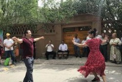 路过的吃瓜观众