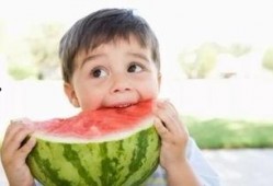 《理性吃瓜》小孩图片