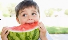 《理性吃瓜》小孩图片