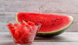 阴郁草莓拿破仑吃瓜,揭秘瓜界新宠的神秘魅力