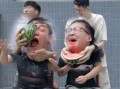 小伙只看吃瓜,揭秘网络热点的幕后故事