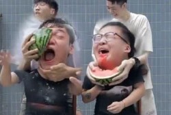 小伙只看吃瓜,揭秘网络热点的幕后故事