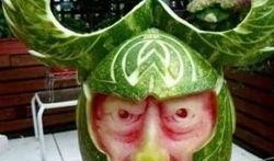 幼儿吃瓜姿势奇葩,幼儿吃瓜姿势大盘点