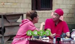 吵架情侣吃瓜群众