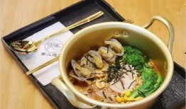 吃瓜吃面喝汤,吃瓜、吃面、喝汤，三重美味享受