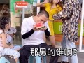 吵架情侣吃瓜群众