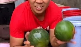 小伙只看吃瓜,揭秘网络热点的幕后故事