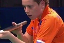 女队员吃瓜马龙视频,萌态十足引网友热议